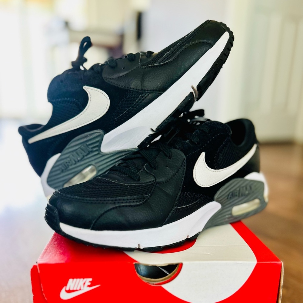 Nike Air Max Excee women’s sz 9